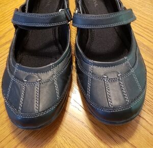 Women's Mary Jane Style Black Leather Shoes With Velcro Straps Size 10